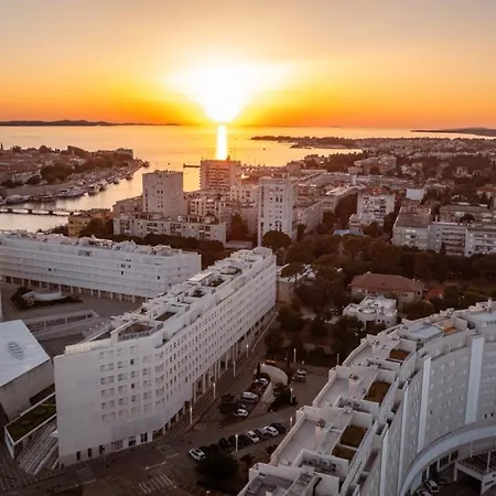 Cosmopolitan Apartman *